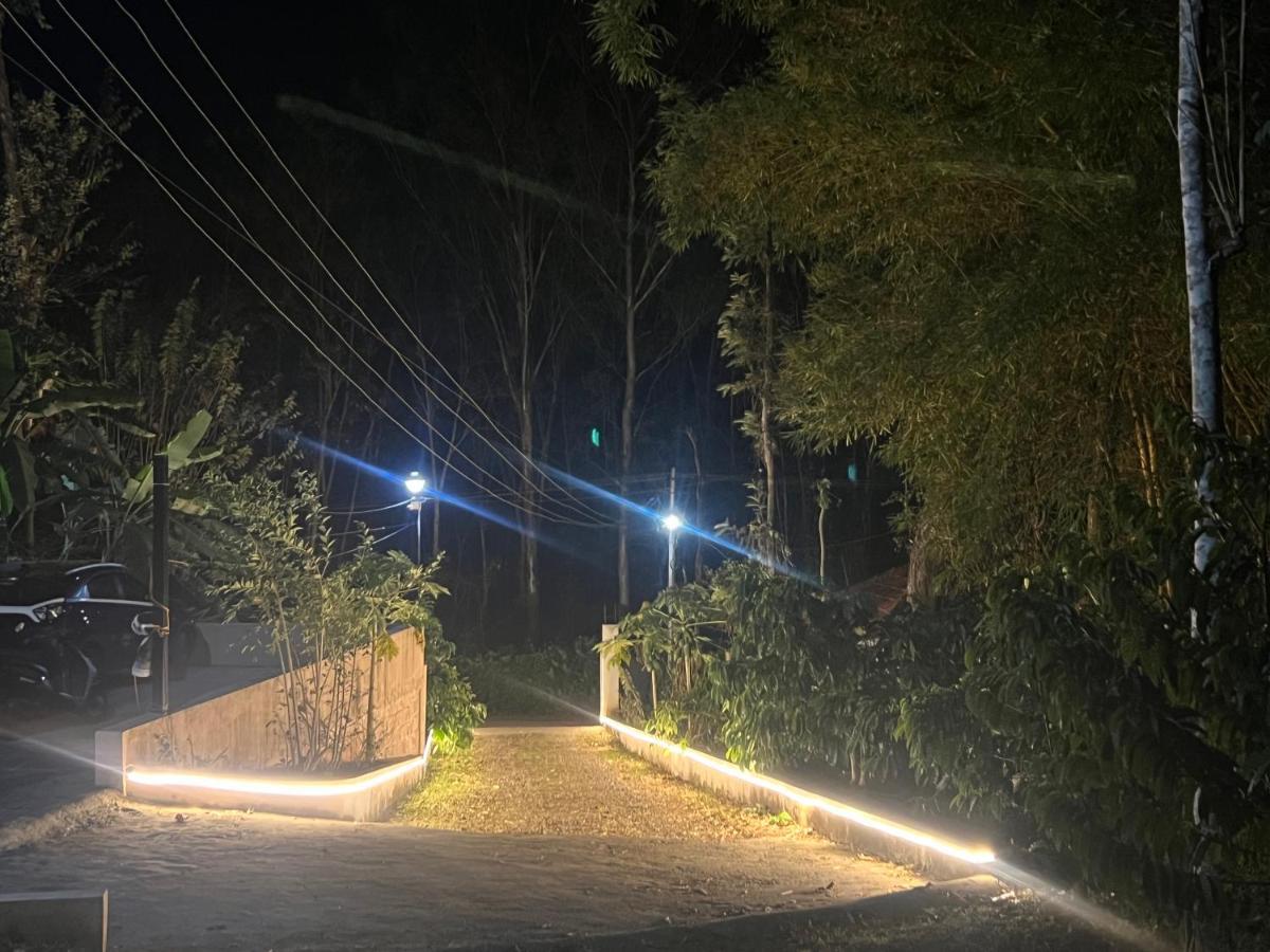 Sri Lakshmi Estates Apartman Siddāpur Kültér fotó