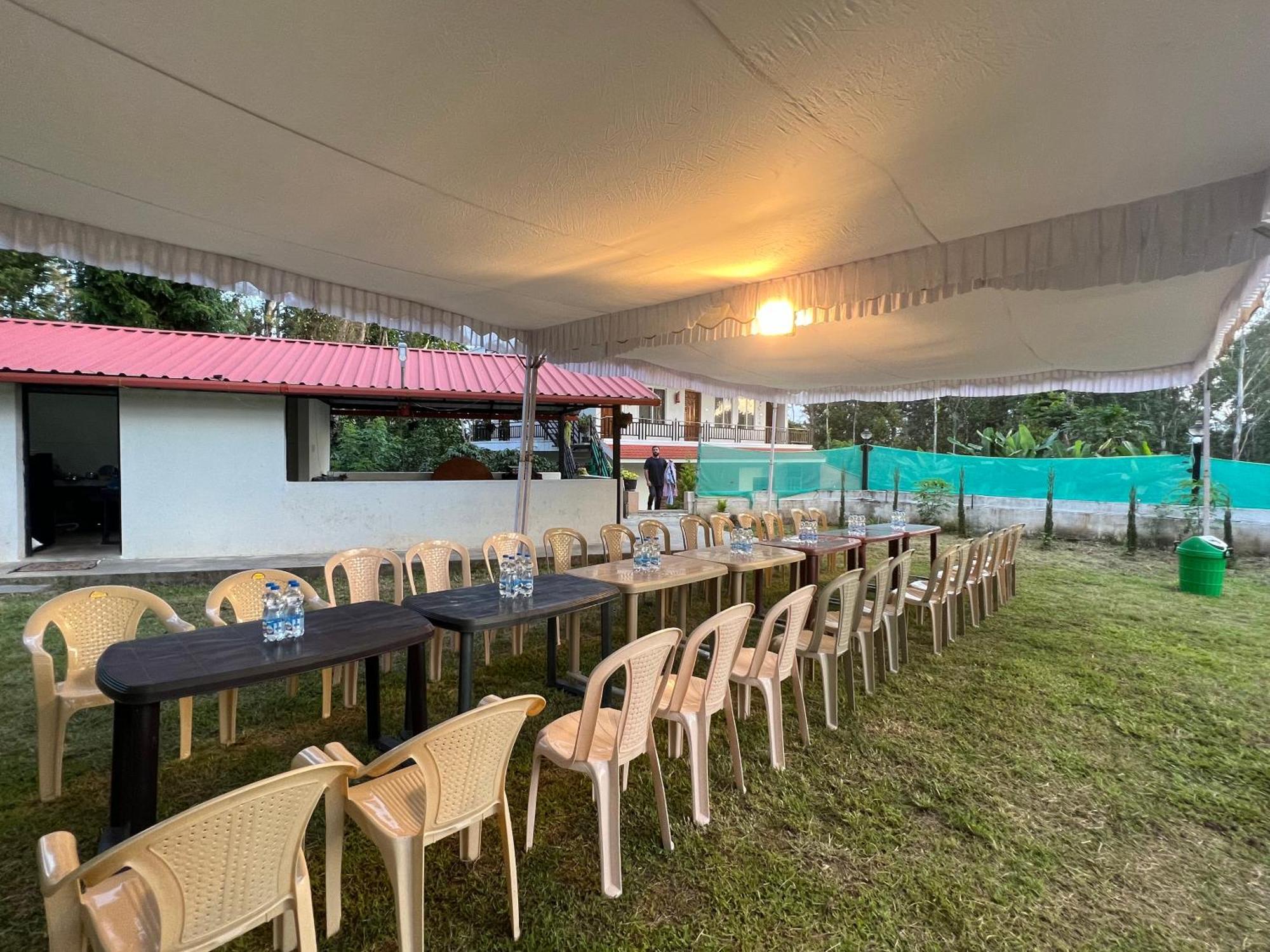 Sri Lakshmi Estates Apartman Siddāpur Kültér fotó
