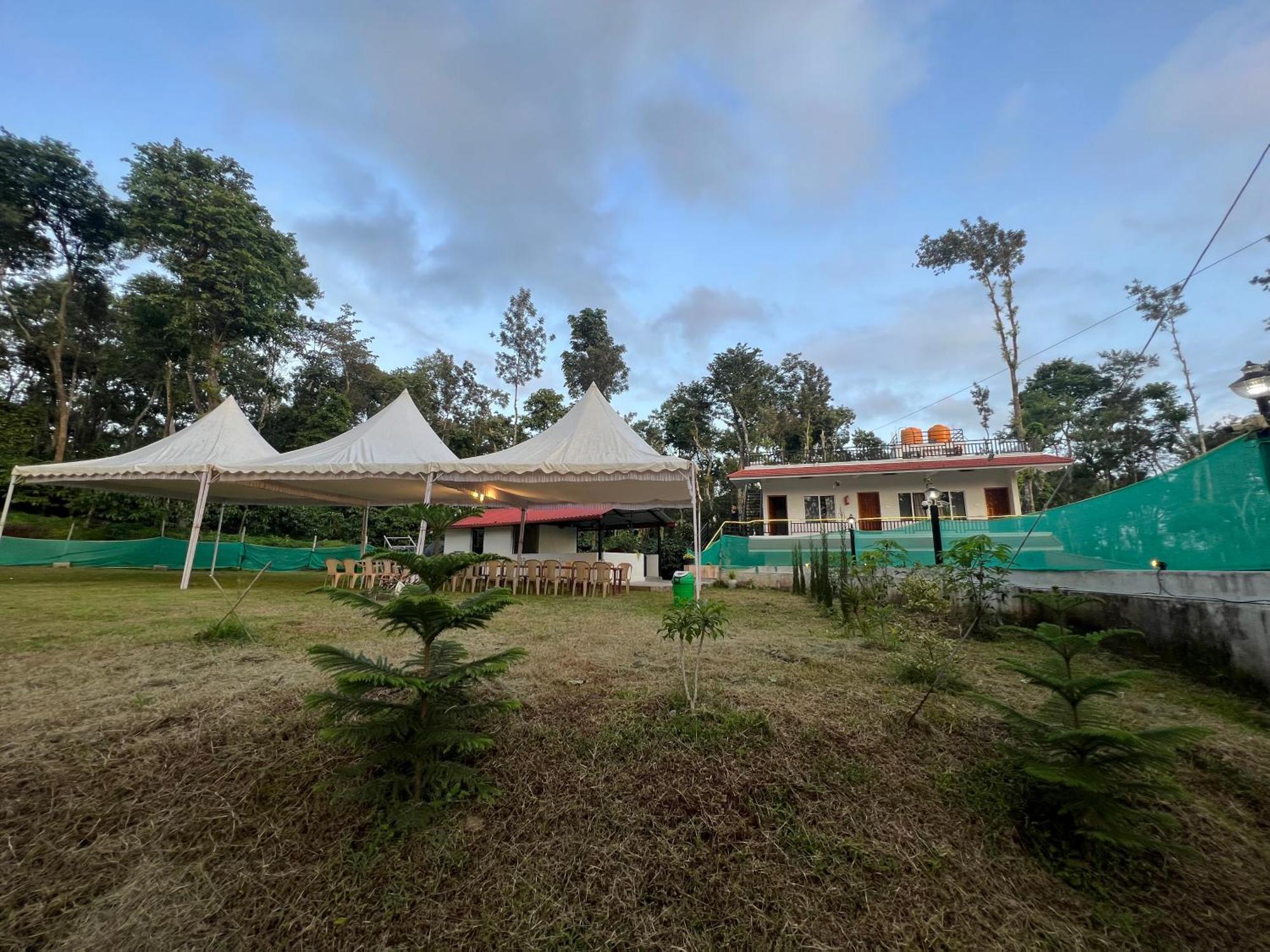 Sri Lakshmi Estates Apartman Siddāpur Kültér fotó